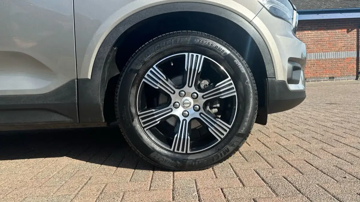 2021-volvo-xc40-15-t3-inscription-163bhp-big-15