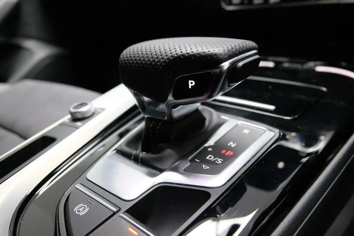 2024-audi-a4-avant-20-35-tfsi-s-line-big-29