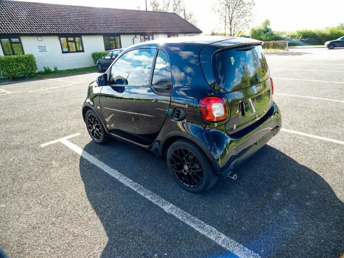 2016-smart-fortwo-09-edition-black-twinamic-big-17