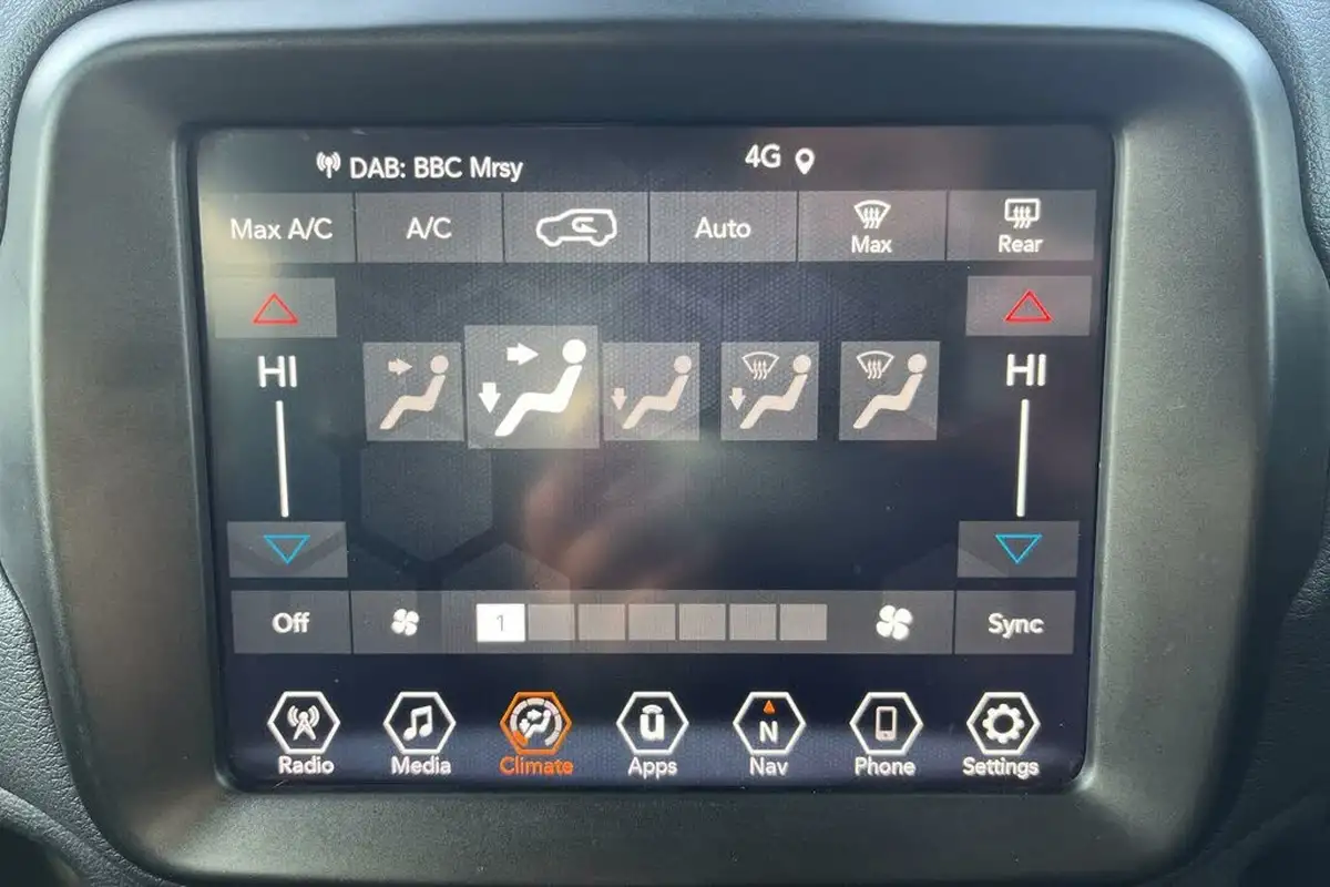 2022-jeep-renegade-10-gse-night-eagle-big-14