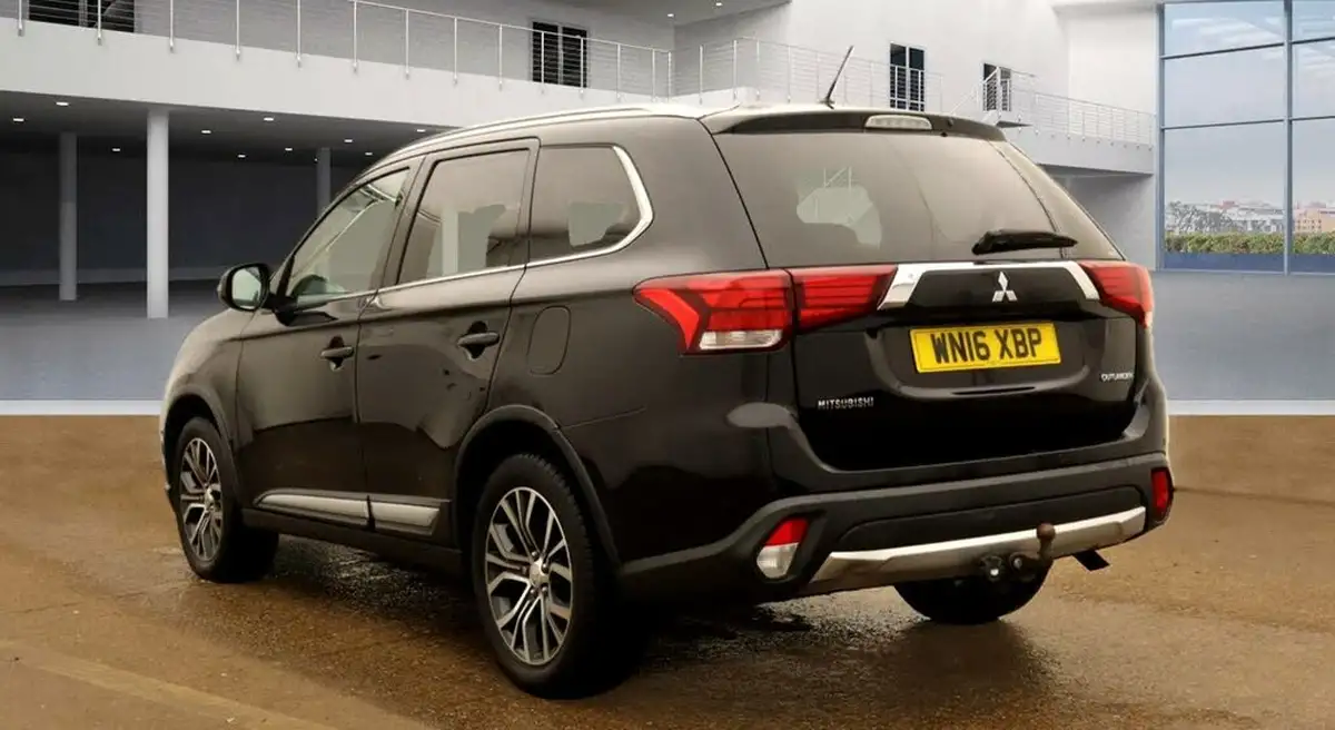 2016-mitsubishi-outlander-22di-d-gx3-7st-auto-big-2