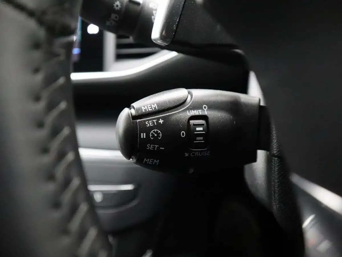 2021-peugeot-308-sw-15-bluehdi-allure-estate-eat8-big-23