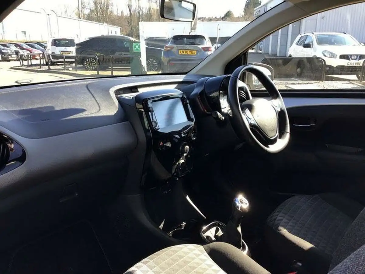2021-peugeot-108-10-allure-hatchback-5d-big-14
