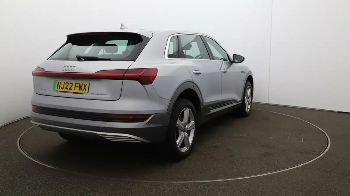 2022-audi-e-tron-55e-technik-station-wagon-big-46