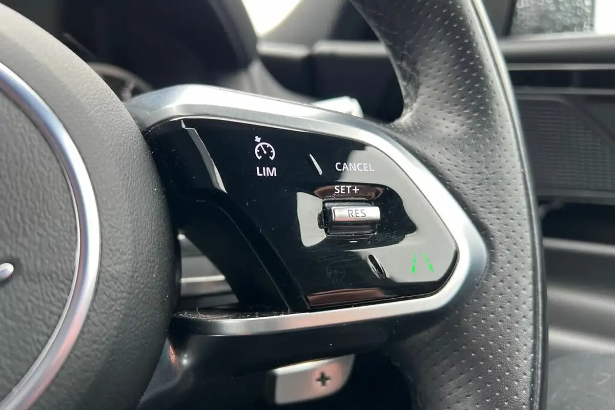 2021-jaguar-xe-20-d200-r-dynamic-black-big-21