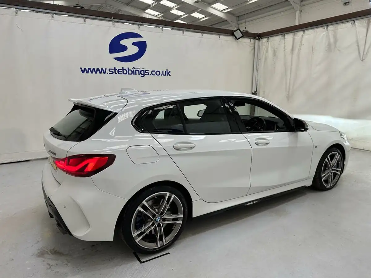 2022-bmw-1-series-20-m135i-xdrive-big-6
