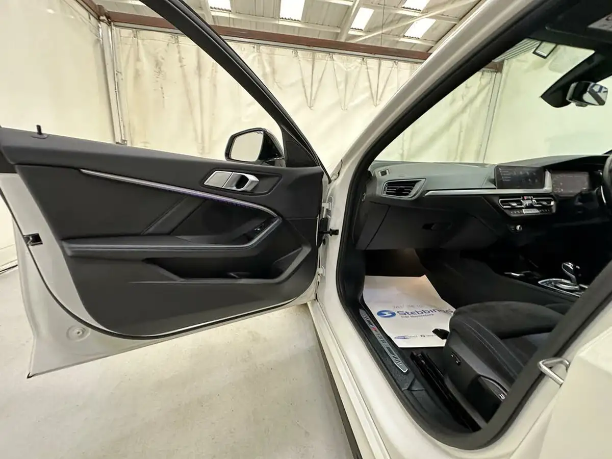 2022-bmw-1-series-20-m135i-xdrive-big-30