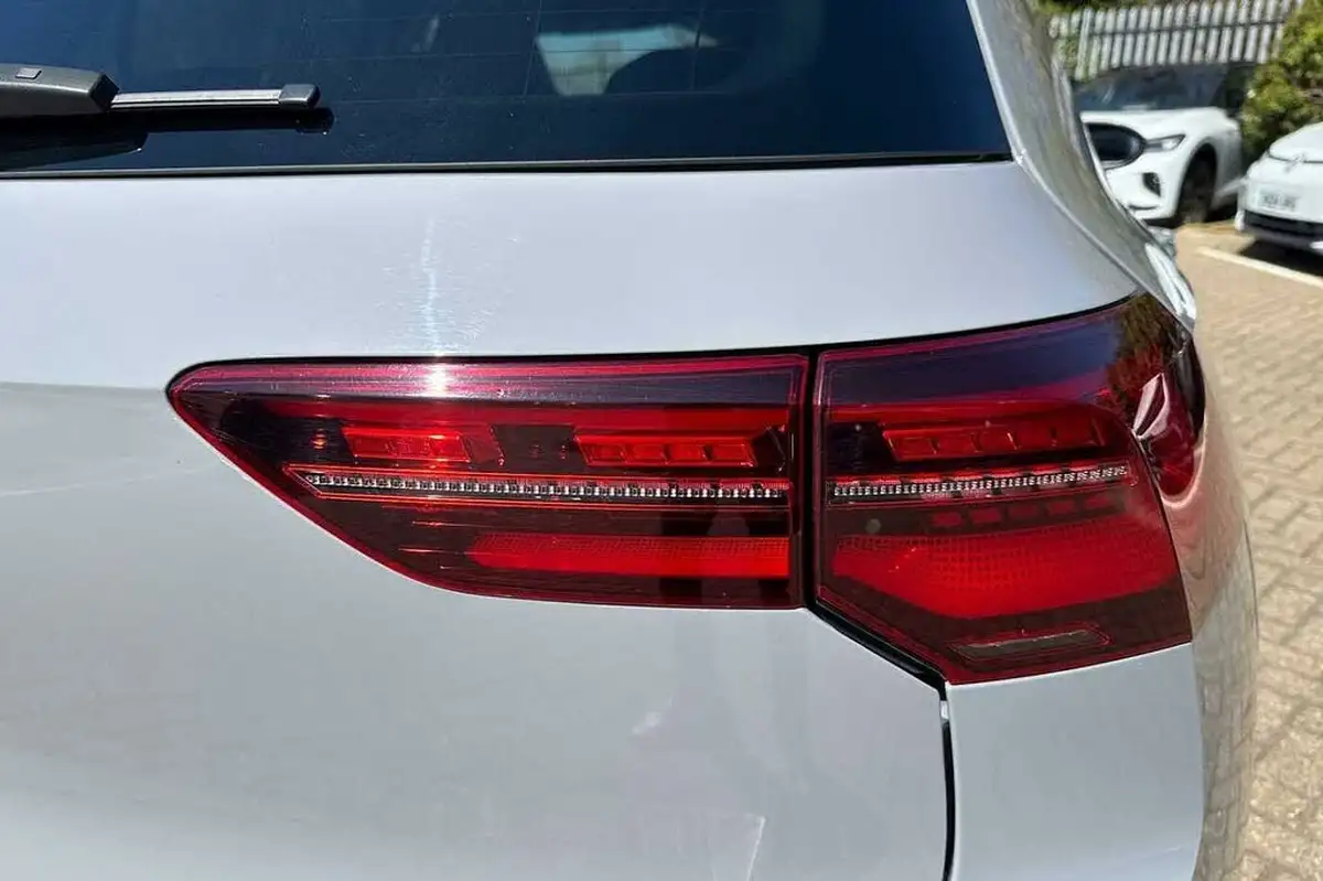 2021-volkswagen-golf-20-tsi-gti-dsg-big-18