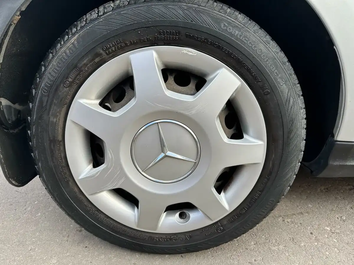 2010-mercedes-benz-a-class-15-a160-classic-se-5d-cvt-big-10