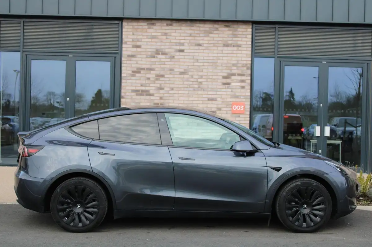 2023-tesla-model-y-e-long-range-big-3