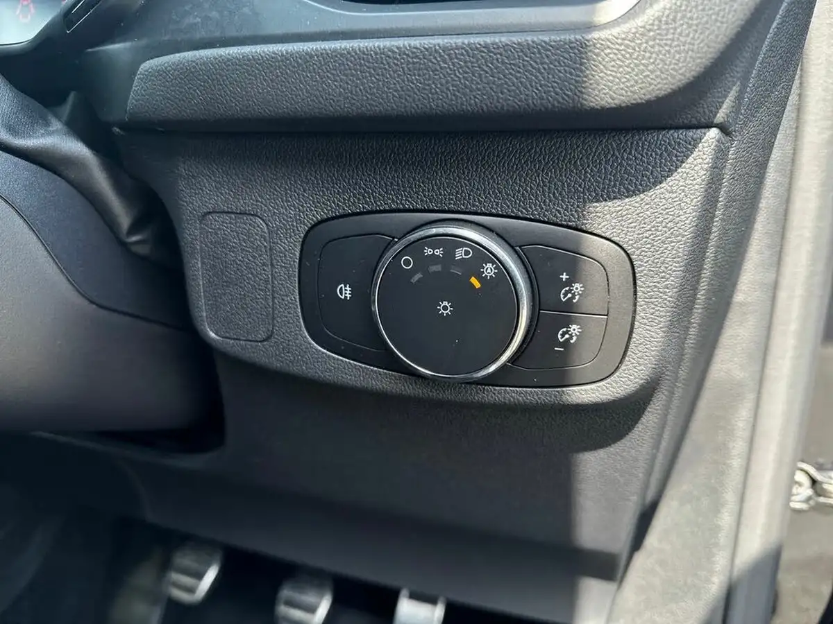 2023-ford-focus-23t-st-hatchback-big-22