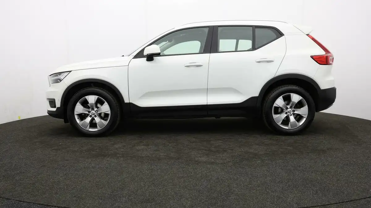 2018-volvo-xc40-20td-d3-momentum-pro-geartronic-big-60