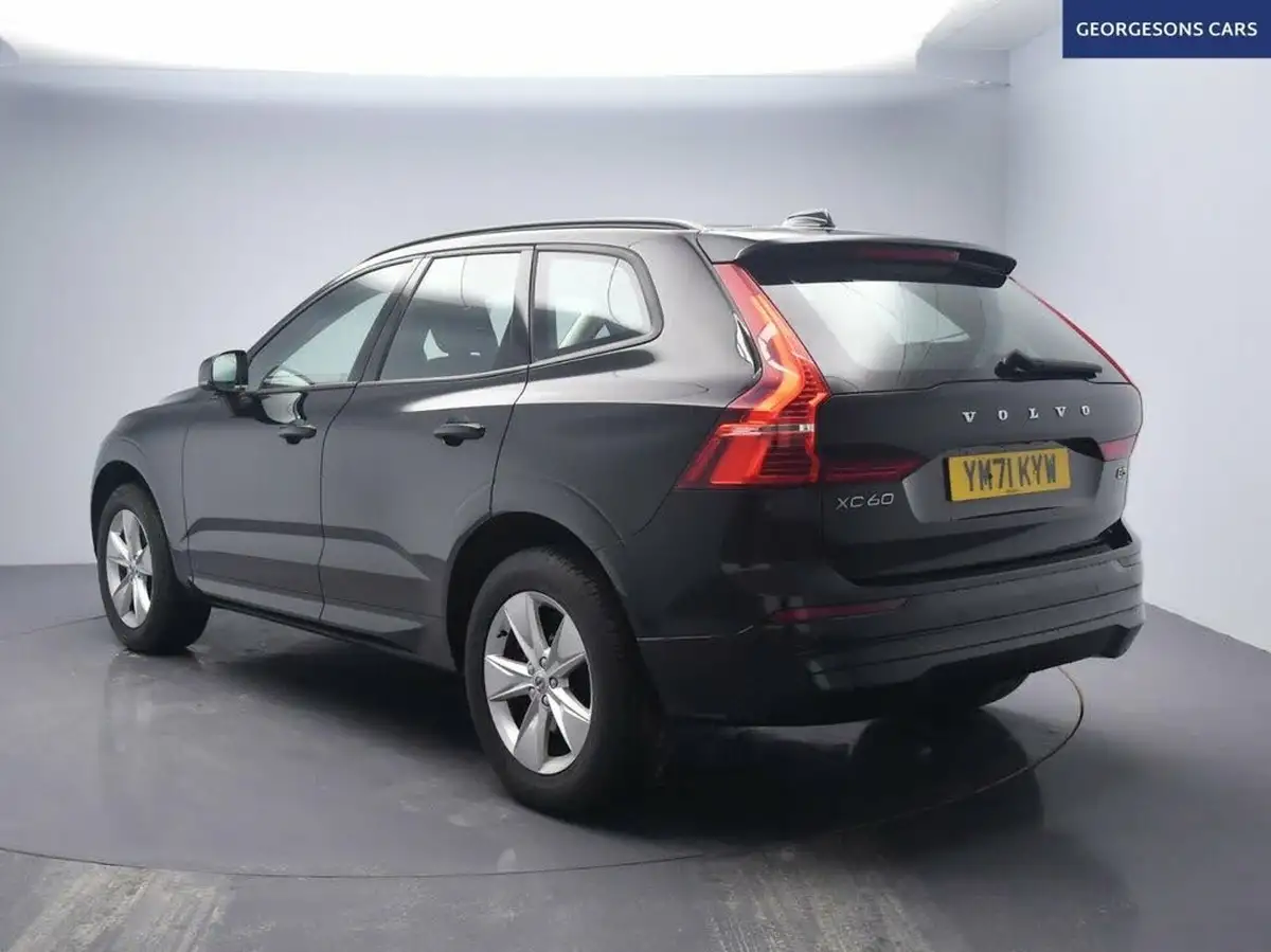 2021-volvo-xc60-20-b5-momentum-big-1