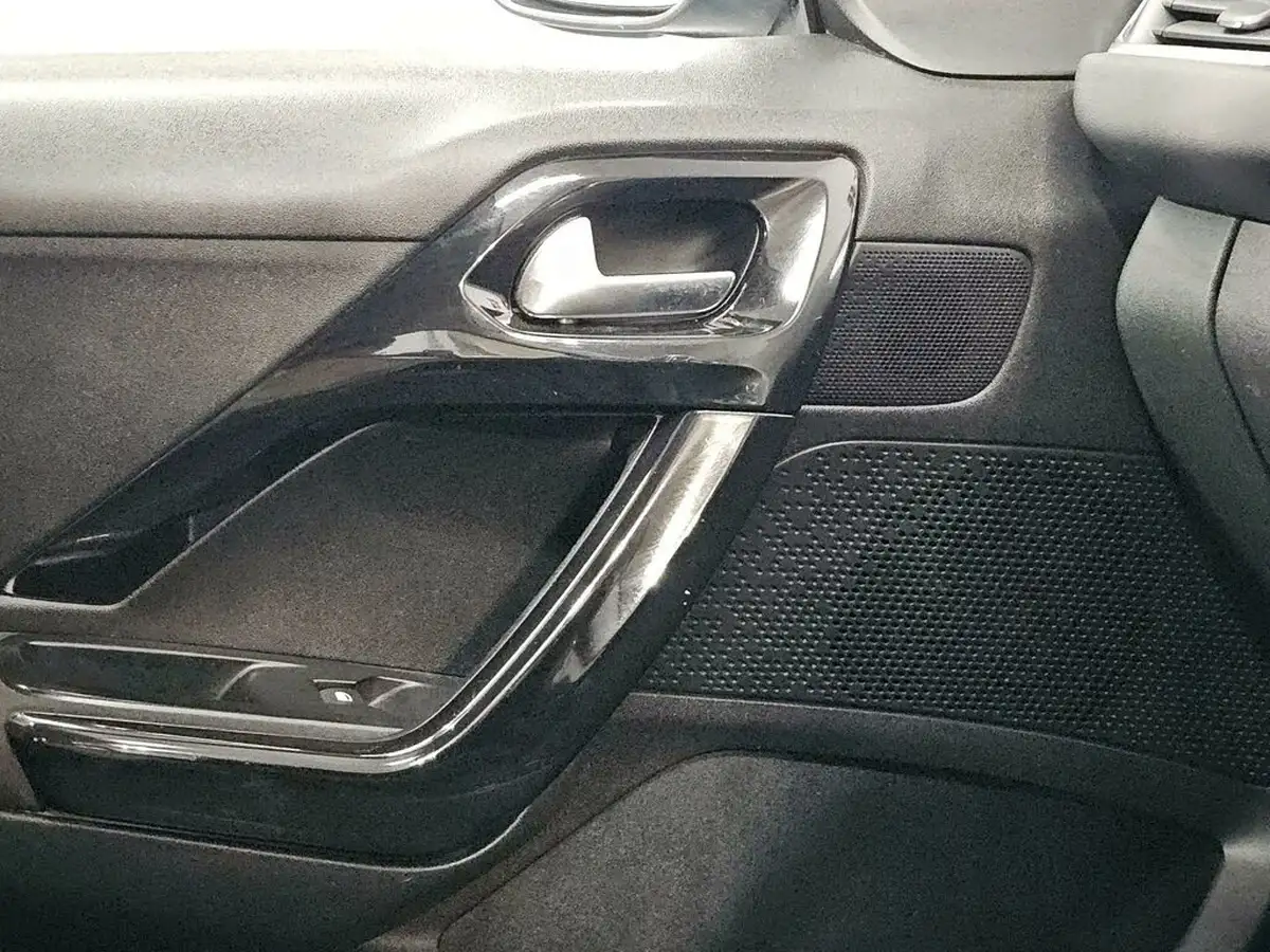 2014-peugeot-208-12-active-vti-3d-big-65