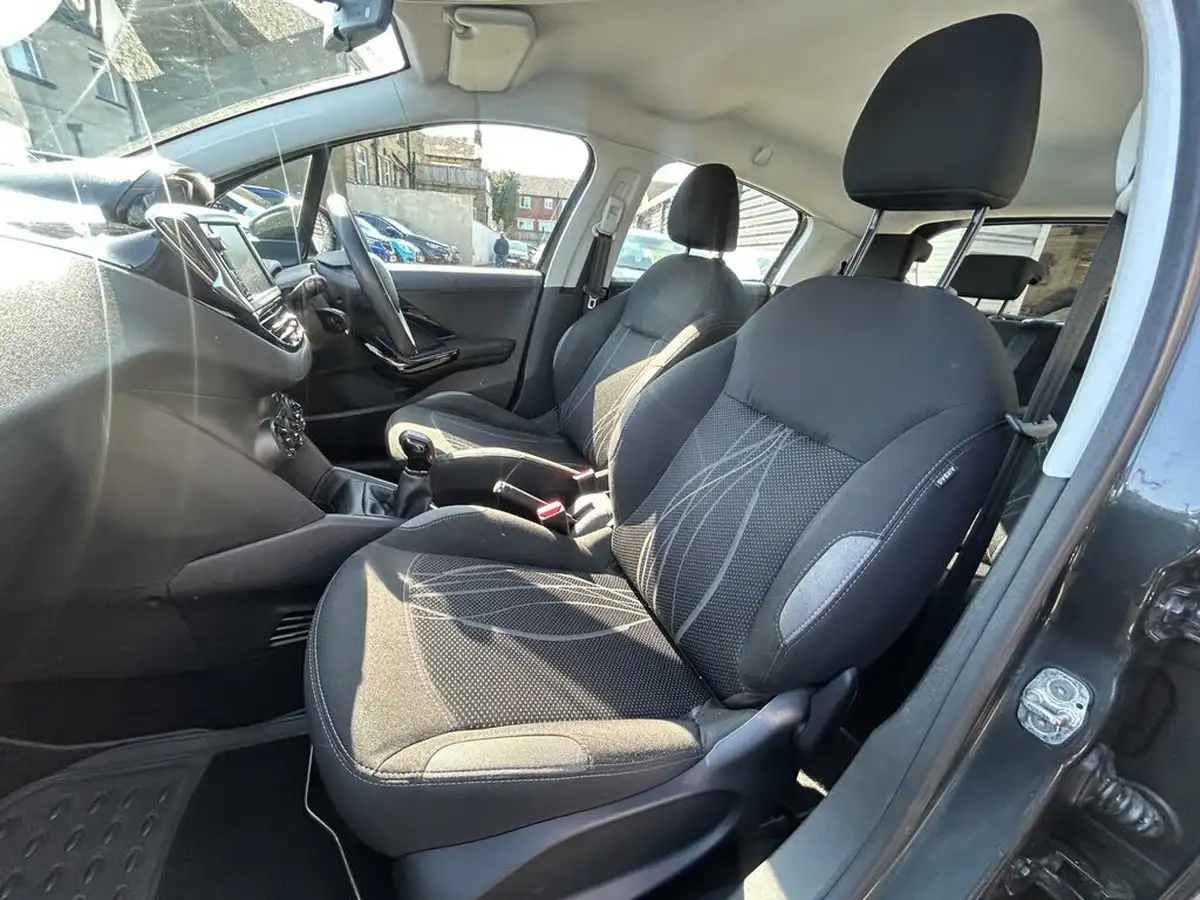 2015-peugeot-208-12-puretech-active-5d-big-16