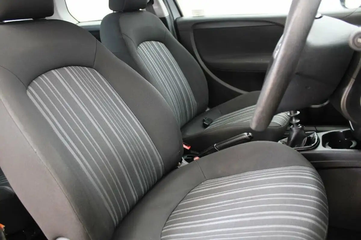 2011-fiat-punto-evo-12-active-3d-big-16