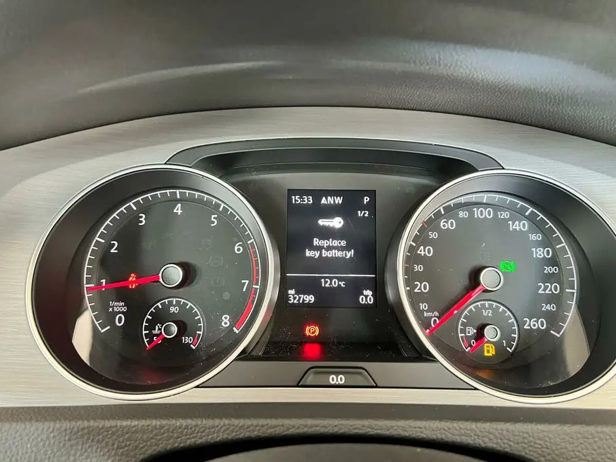 2016-volkswagen-golf-big-13