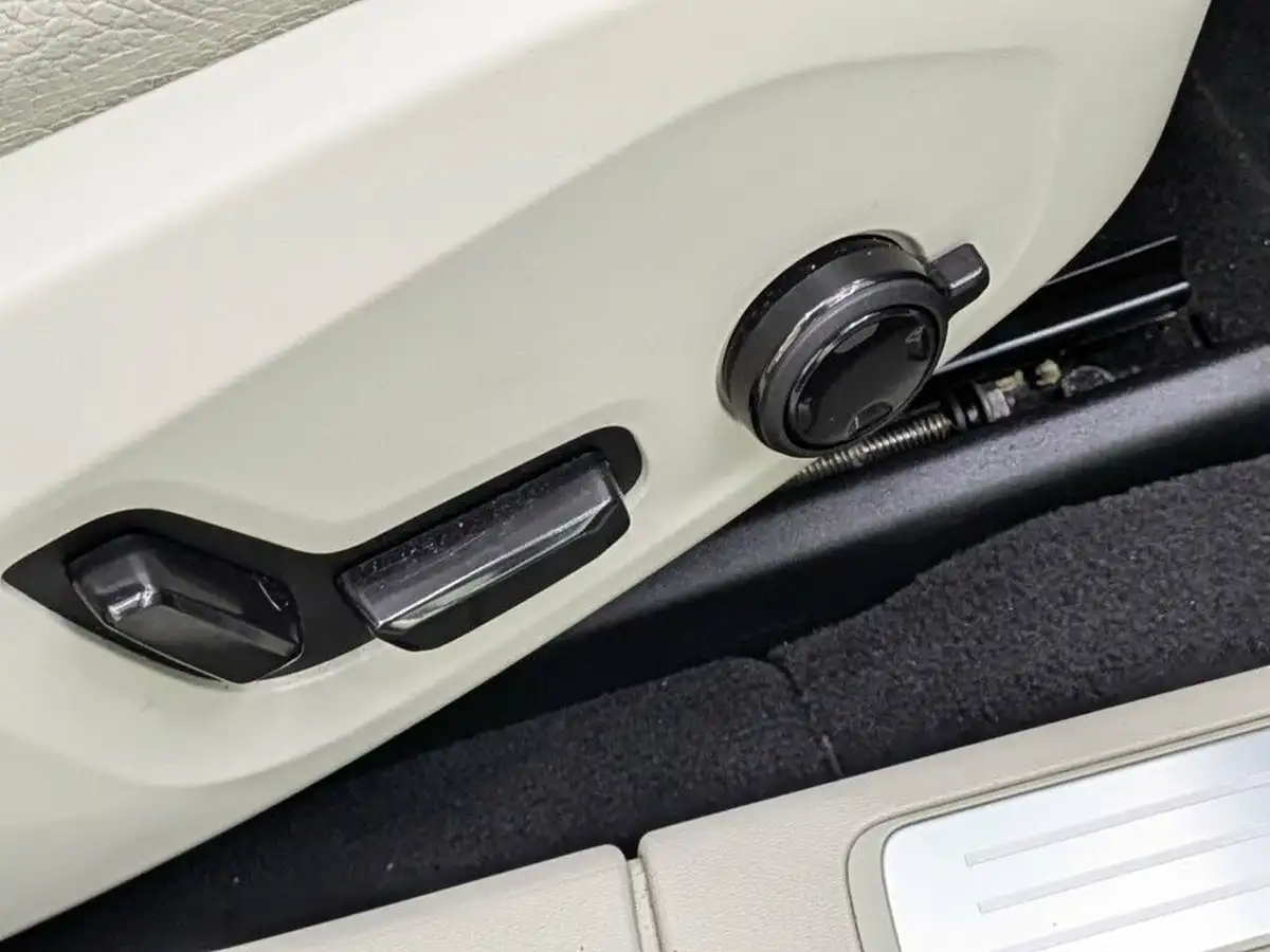 2020-volvo-s90-20td-d4-momentum-plus-big-25