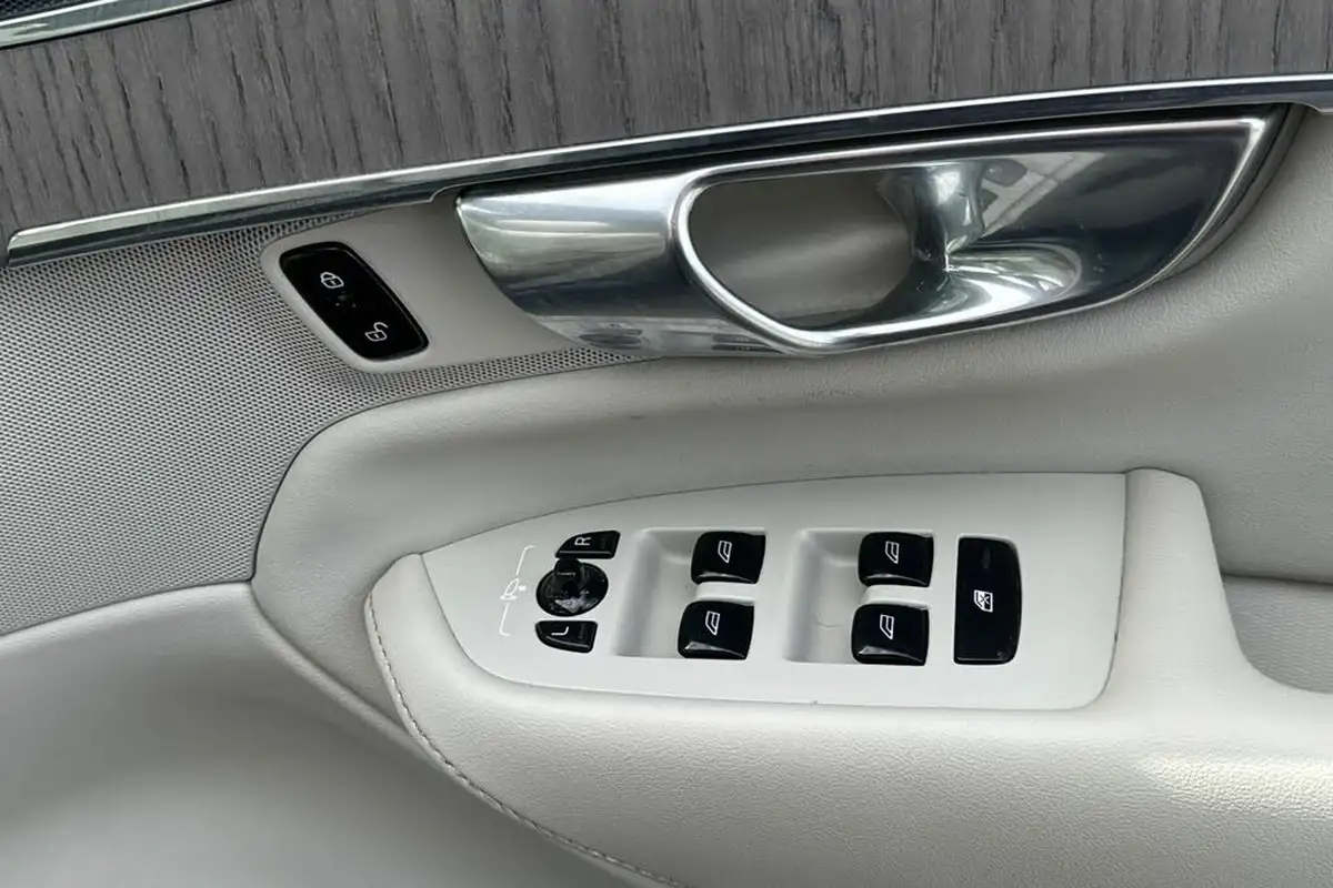 2021-volvo-xc90-20td-b5-inscription-big-30