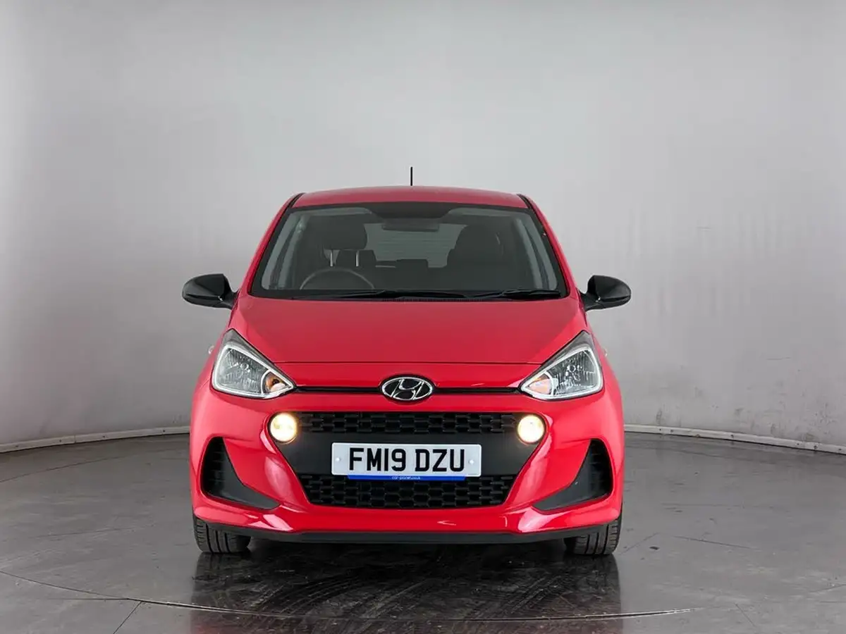 2019-hyundai-i10-10-play-big-1