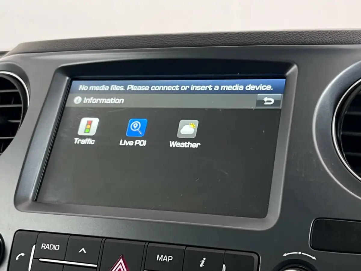 2019-hyundai-i10-10-play-big-21