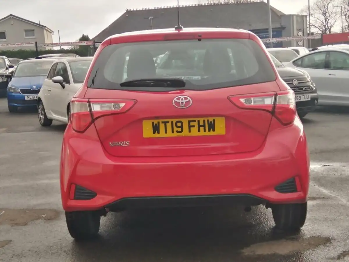 2019-toyota-yaris-15-vvt-i-icon-tech-111bhp-1496cc-big-3