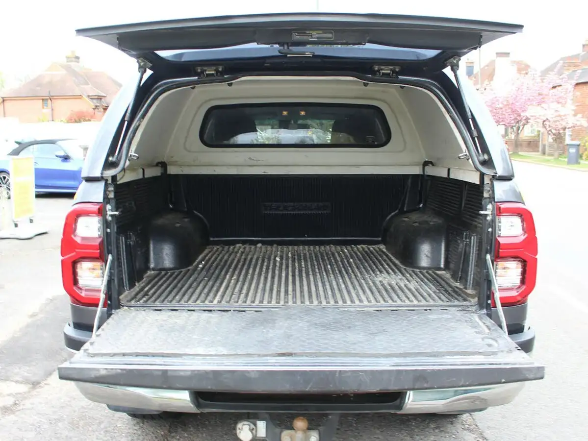 2021-toyota-hi-lux-24d-4d-invincible-150hpeu6d-auto-big-38