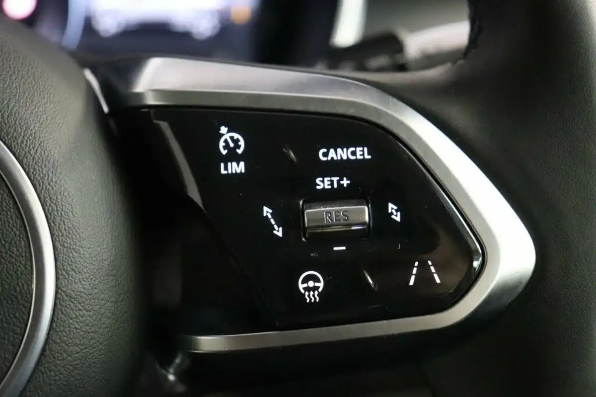 2019-jaguar-i-pace-ev400-se-big-27