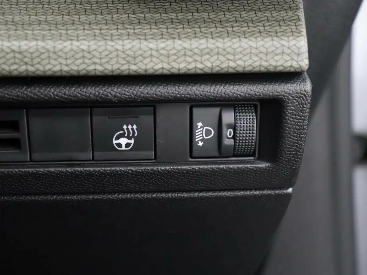 2023-citroen-c5-x-12-puretech-shine-big-32