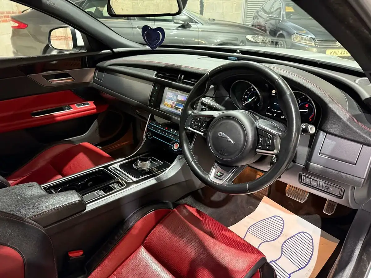 2016-jaguar-xf-20td-r-sport-180ps-auto-big-22