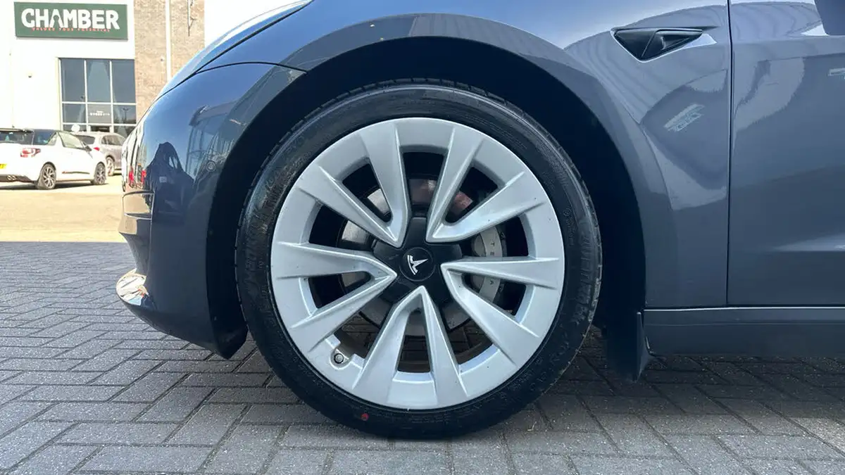 2021-tesla-model-3-e-long-range-4x4-big-16