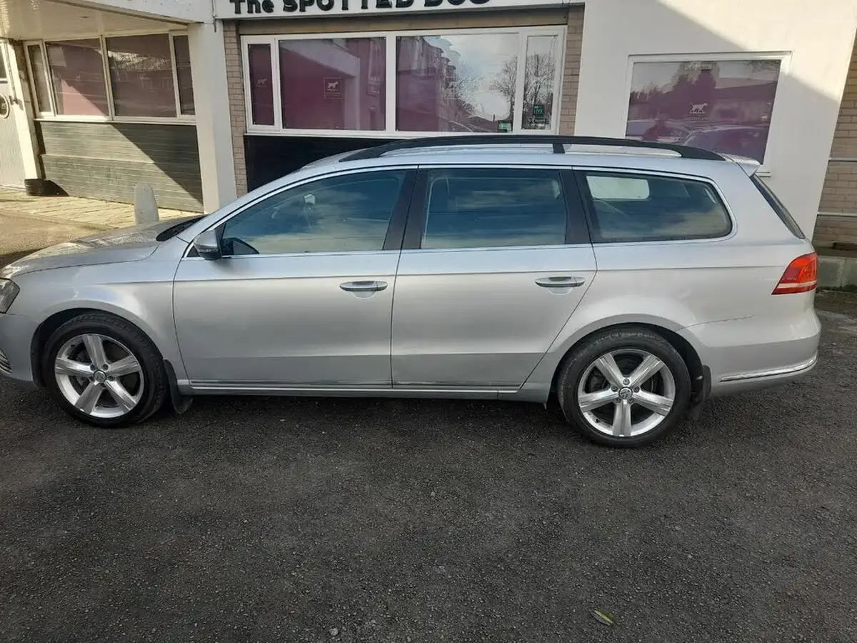2011-volkswagen-passat-20td-se-estate-5d-big-4