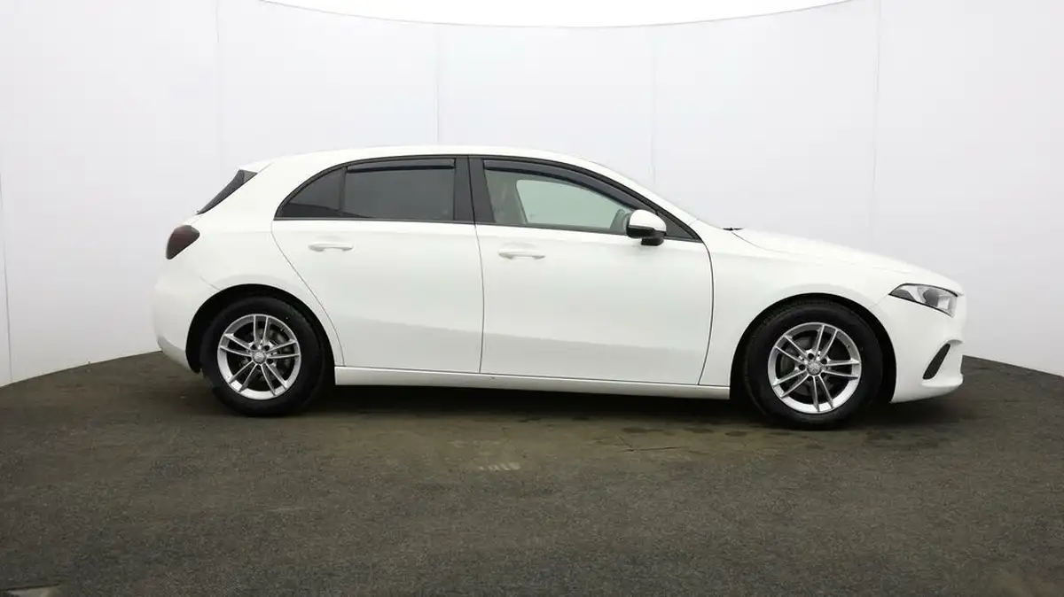 2018-mercedes-benz-a-class-15d-a180d-se-116ps-ss-7g-dct-big-7
