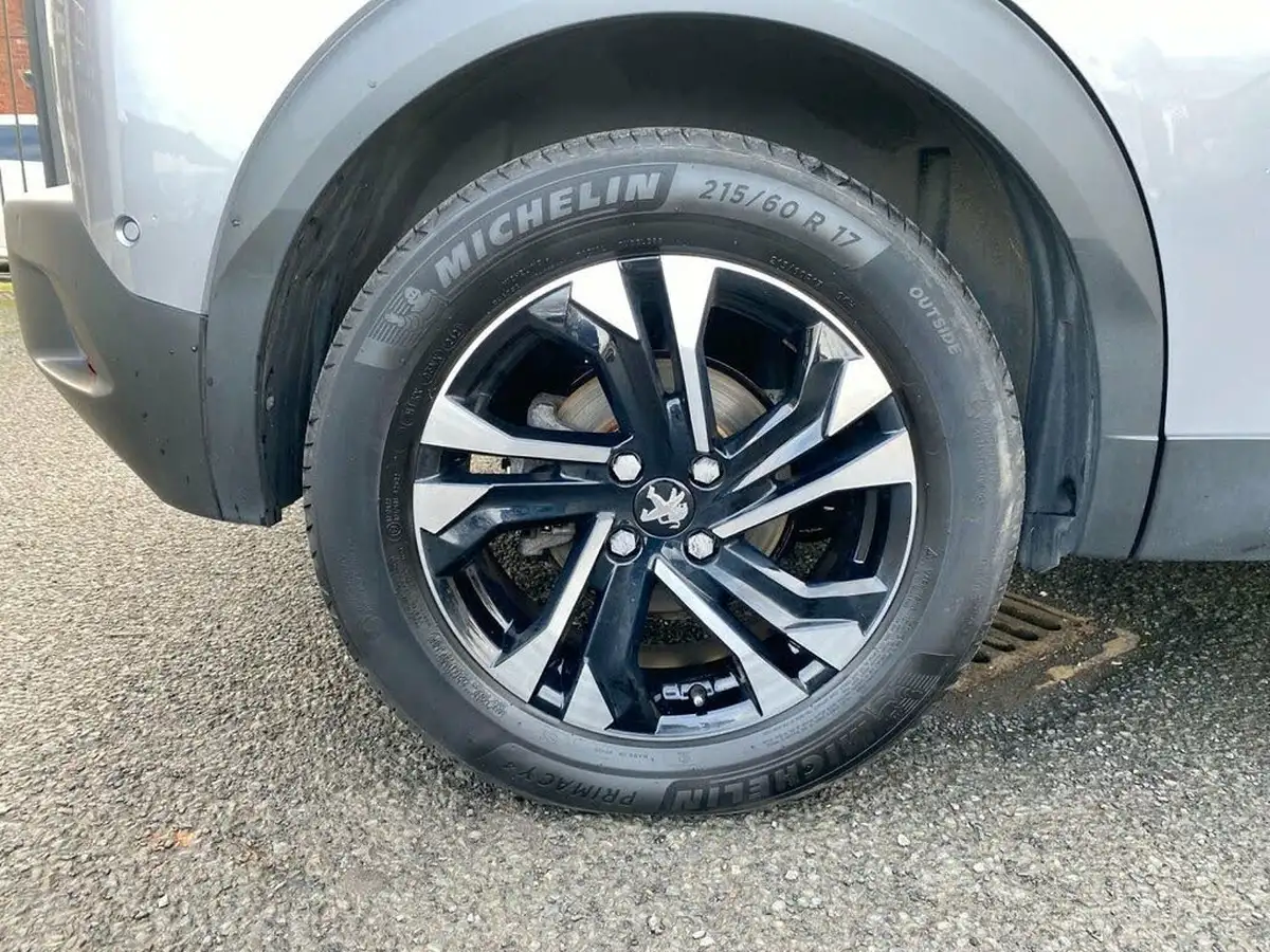 2021-peugeot-2008-suv-e-gt-big-4