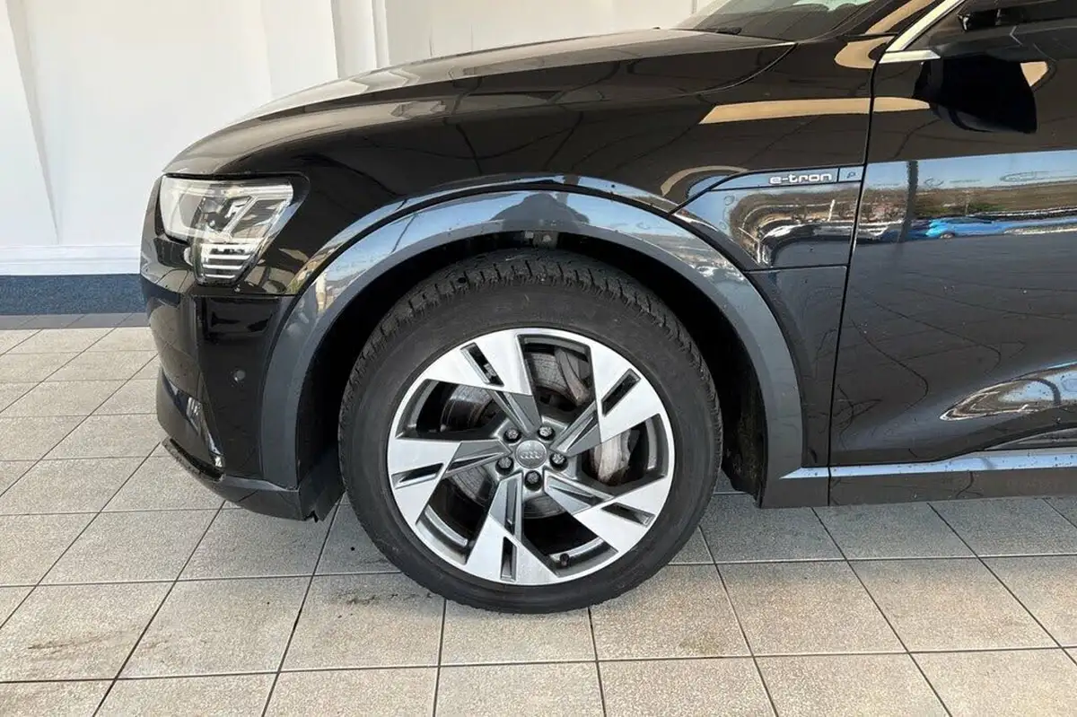 2020-audi-e-tron-55e-big-10