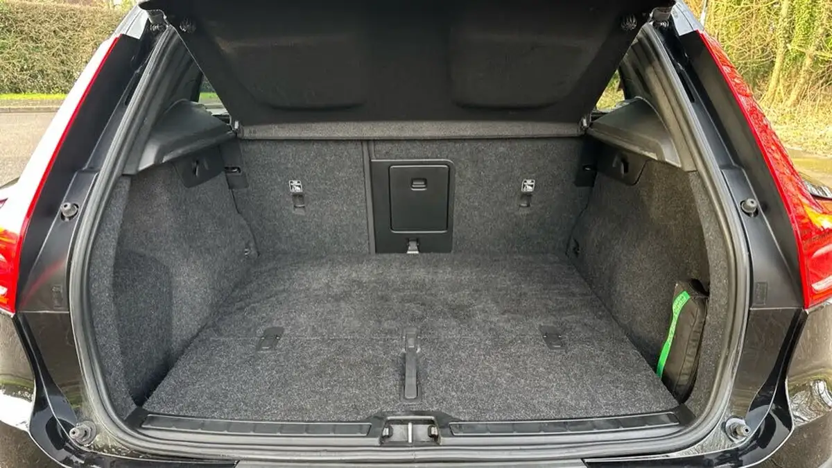 2021-volvo-xc40-e-twin-recharge-plus-big-16