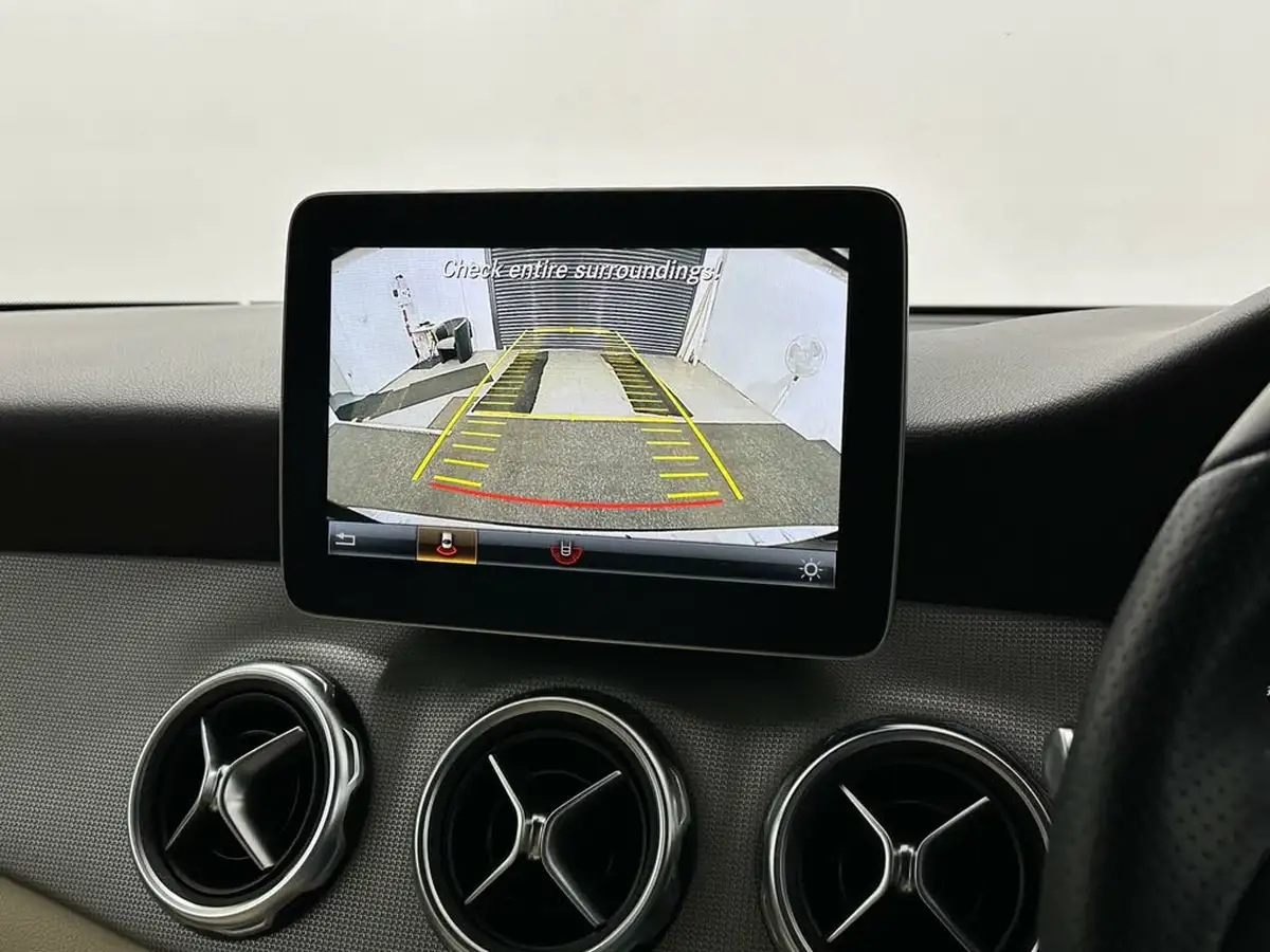 2017-mercedes-benz-gla-class-16-gla-200-sport-big-20