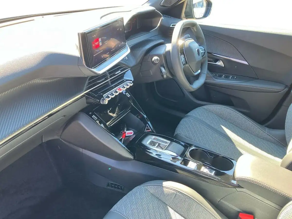 2024-peugeot-2008-suv-e-allure-136ps-50kwh-big-5