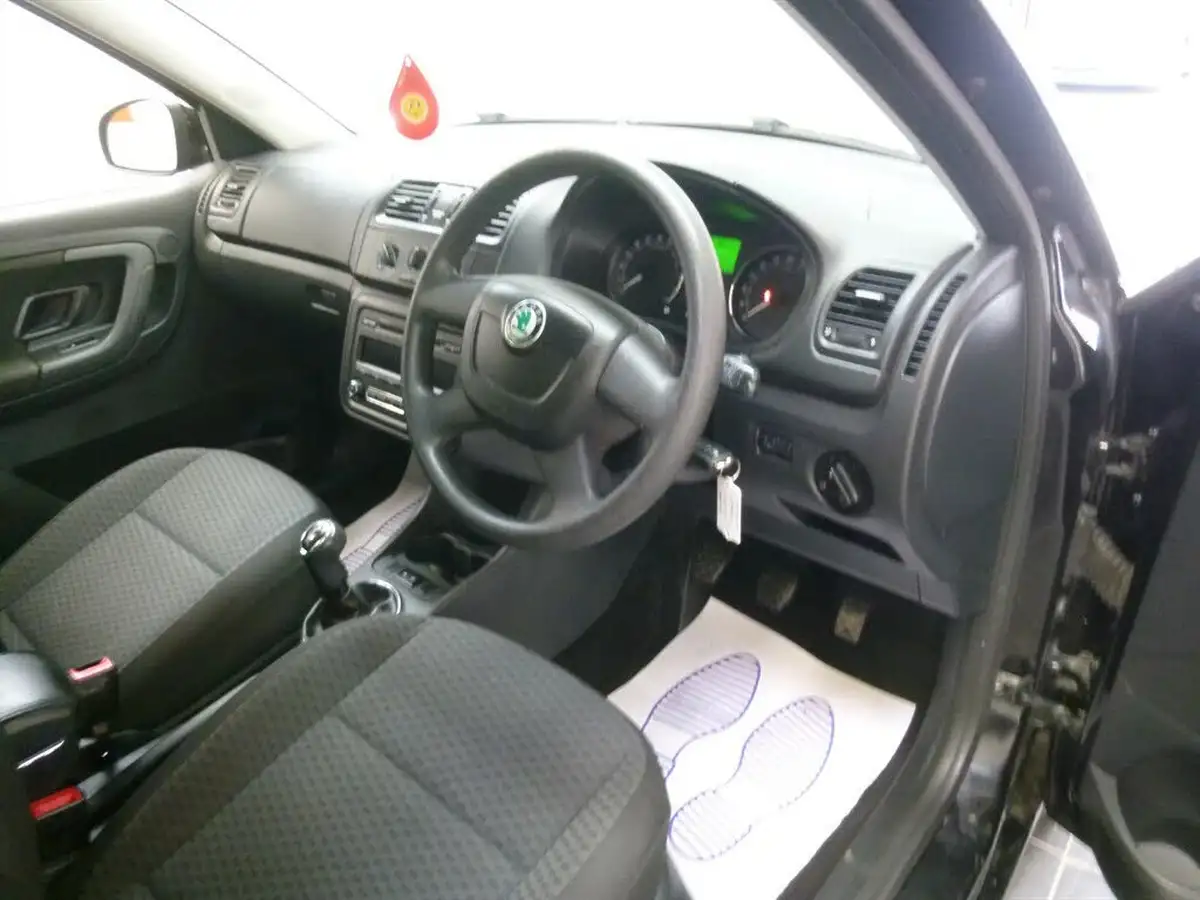 2011-skoda-fabia-16td-se-75bhp-hatchback-big-13