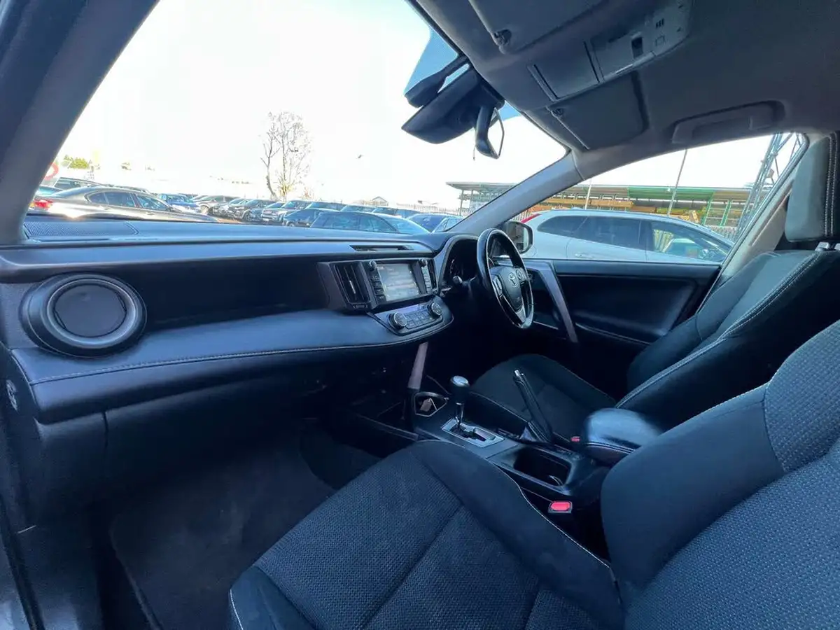 2018-toyota-rav4-25-vvt-i-icon-tech-big-28