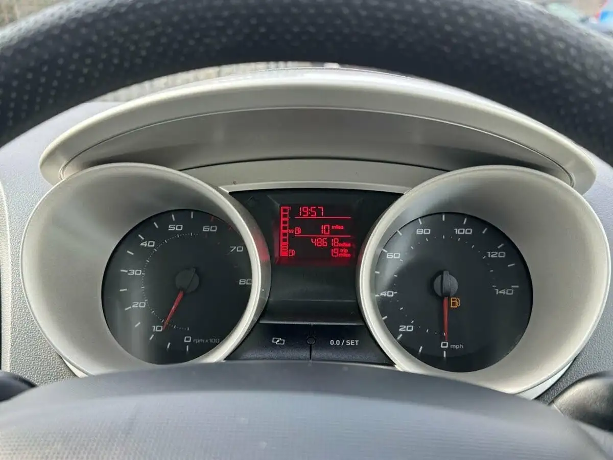 2010-seat-ibiza-14-se-85-sportcoupe-hatchback-3d-big-27