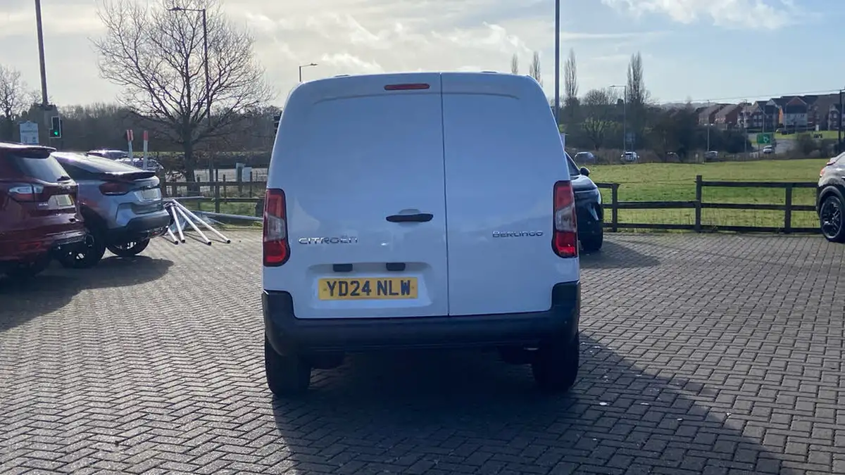 2024-citroen-berlingo-15-bluehdi-m-enterprise-100pseu6e-big-8