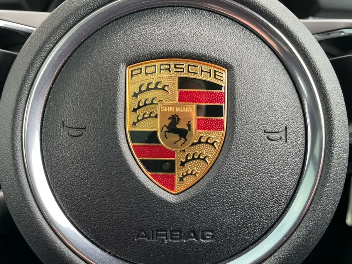 2022-porsche-macan-20-big-44