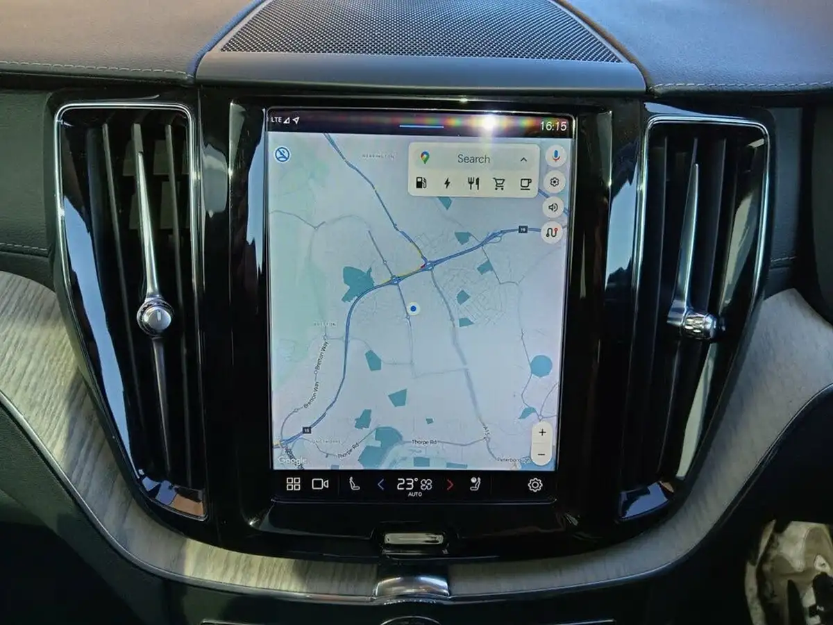 2021-volvo-xc60-20-t6-inscription-350bhp-big-7