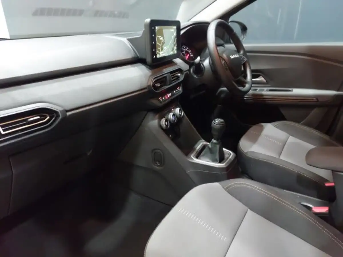 2024-dacia-sandero-stepway-10-tce-extreme-90bhp-big-4