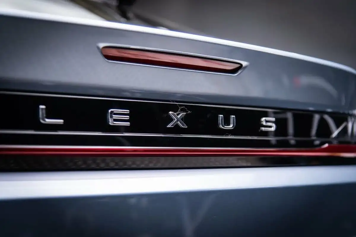 2024-lexus-rz-450e-e-takumi-big-33