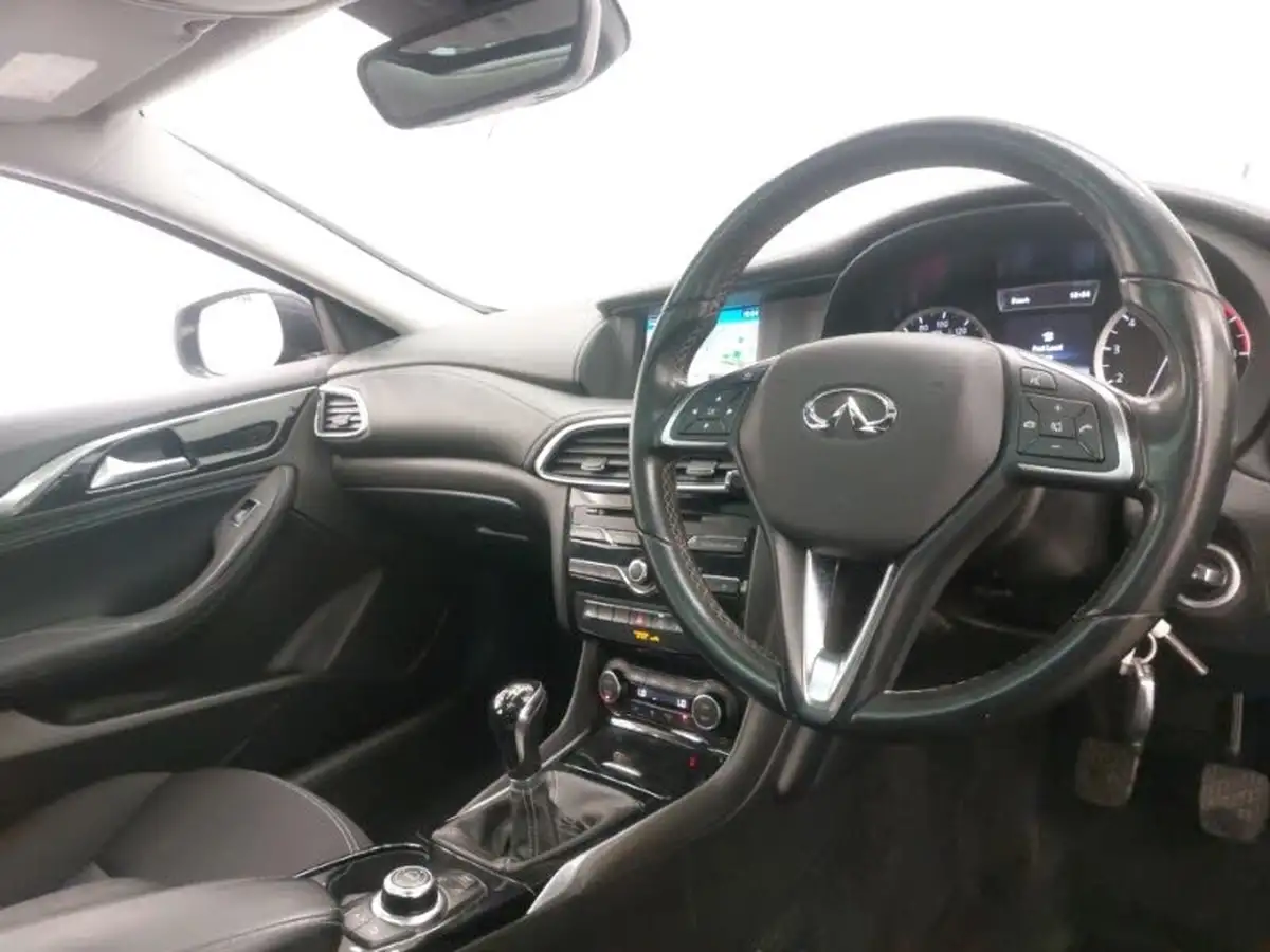 2016-infiniti-q30-16-premium-122ps-big-17