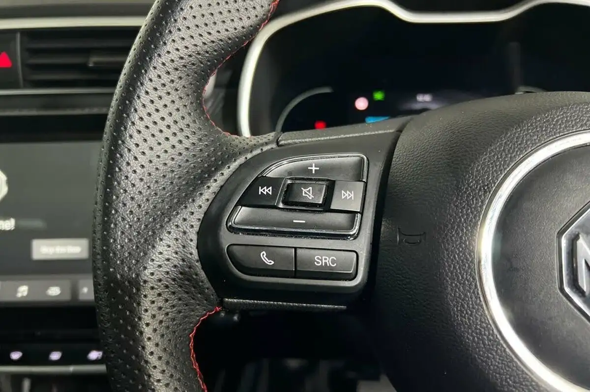 2023-mg-zs-suv-e-trophy-ev-156ps-long-range-big-23