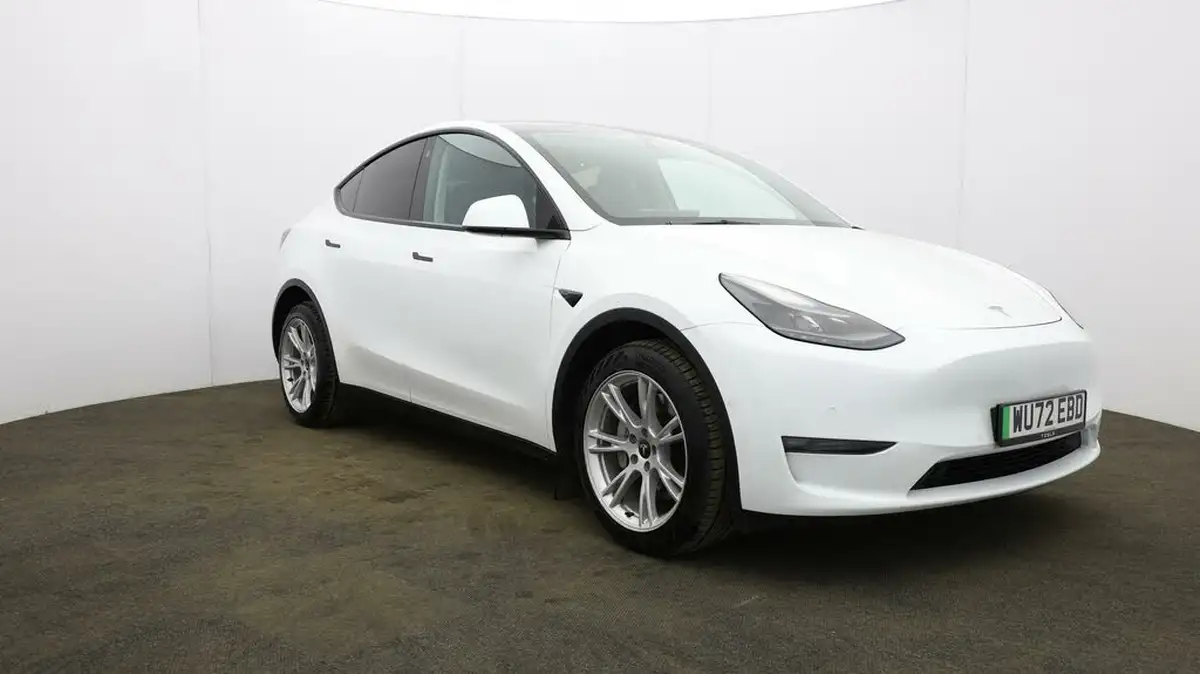 2022-tesla-model-y-e-long-range-big-0