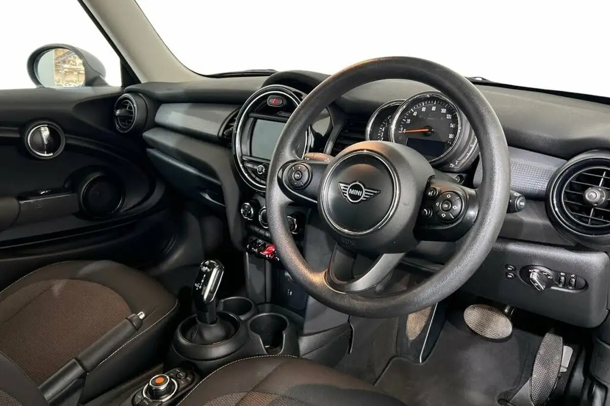 2019-mini-cooper-15-cooper-classic-hatchback-3d-auto-big-6